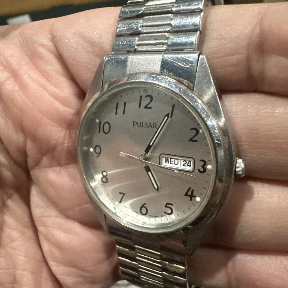 Working Vintage Pulsar Day Date‎ Mens Silver Watch Steel 37mm New Battery Quartz